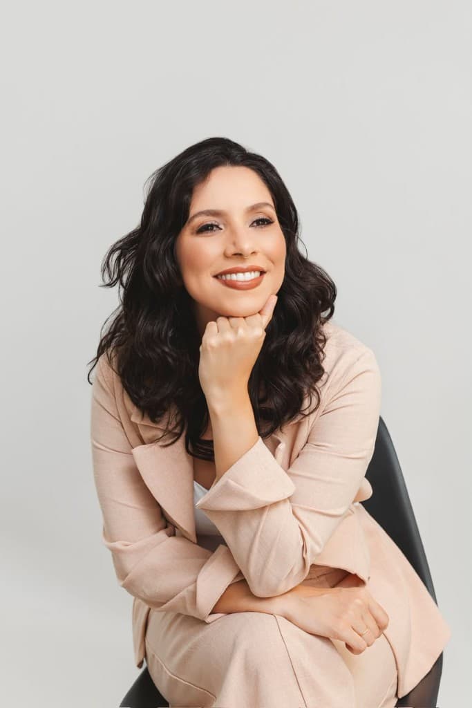 Jenifer Amanda, especialista em estética e laser